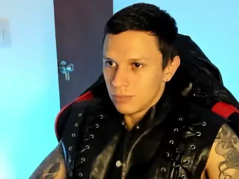 Snapshot of goodboy69l chatting on July 9, 2:43 pm goodboy69l online show from July 9, 2:43 pm