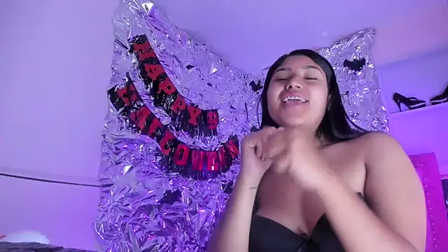 SarahStones online show from November 12, 11:10 am