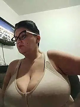 Snapshot of Madisonpalacio chatting on July 10, 9:39 pm Madisonpalacio online show from July 10, 9:39 pm