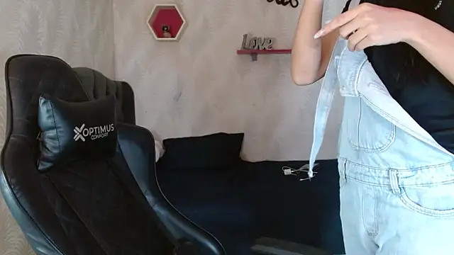 Snapshot of andy_bell_x chatting on September 24, 5:11 am andy bell x online show from September 24, 5:11 am