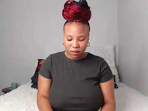 Snapshot of DrippinCaramelCutie chatting on December 21, 9:36 pm DrippinCaramelCutie online show from December 21, 9:36 pm