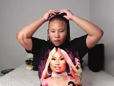 Snapshot of DrippinCaramelCutie chatting on December 26, 5:51 pm DrippinCaramelCutie online show from December 26, 5:51 pm