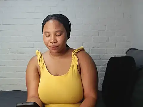 Snapshot of DrippinCaramelCutie chatting on January 27, 7:46 pm DrippinCaramelCutie online show from January 27, 7:46 pm