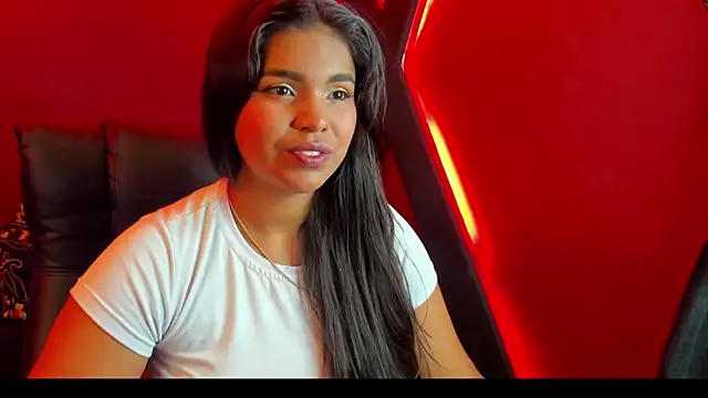 Snapshot of zoe_roux21 chatting on January 25, 3:51 am zoe roux21 online show from January 25, 3:51 am