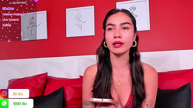 Snapshot of scarlet_castro chatting on December 9, 3:11 pm scarlet castro online show from December 9, 3:11 pm