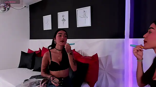 Snapshot of scarlet_castro chatting on December 13, 12:06 pm scarlet castro online show from December 13, 12:06 pm