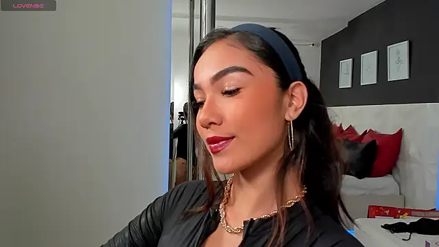 Snapshot of scarlet_castro chatting on March 14, 5:46 pm scarlet castro online show from March 14, 5:46 pm