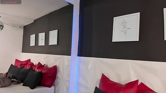 Snapshot of scarlet_castro chatting on October 3, 4:48 pm scarlet castro online show from October 3, 4:48 pm