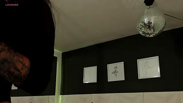 Snapshot of scarlet_castro chatting on November 6, 4:52 pm scarlet castro online show from November 6, 4:52 pm