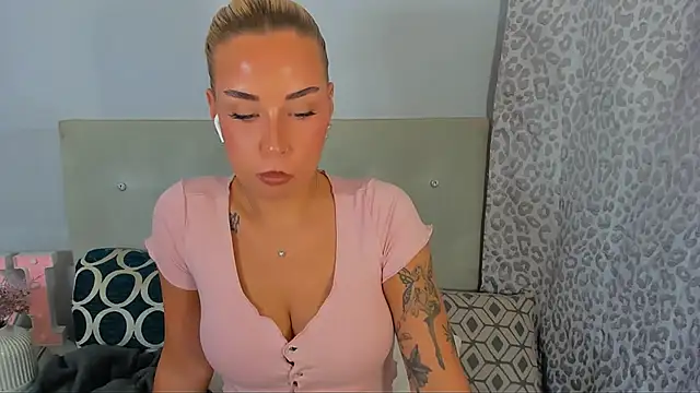 Snapshot of KristyHoney chatting on June 3, 2:33 pm KristyHoney online show from June 3, 2:33 pm