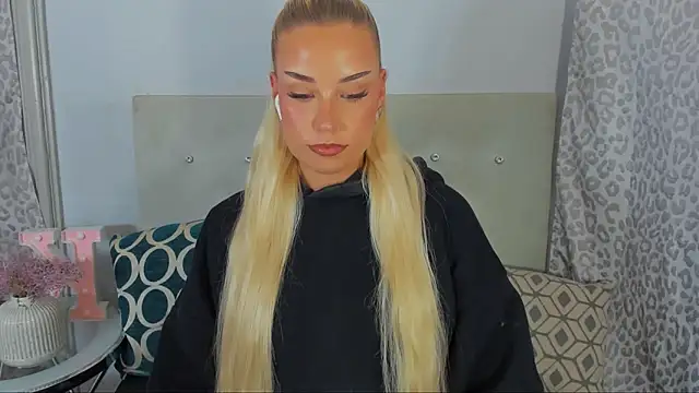 Snapshot of KristyHoney chatting on June 14, 7:05 pm KristyHoney online show from June 14, 7:05 pm