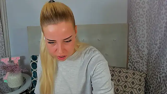 KristyHoney online show from June 25, 2:10 pm