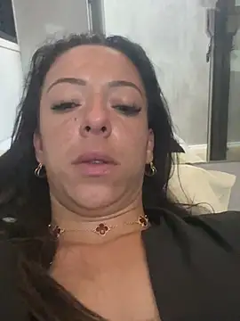 leelecarolinna online show from May 3, 5:24 am