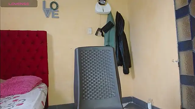 cristinamontiel online show from January 7, 2:19 pm