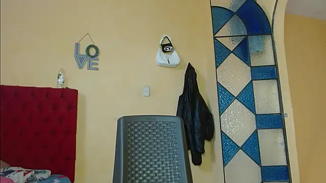 cristinamontiel online show from February 6, 2:15 pm