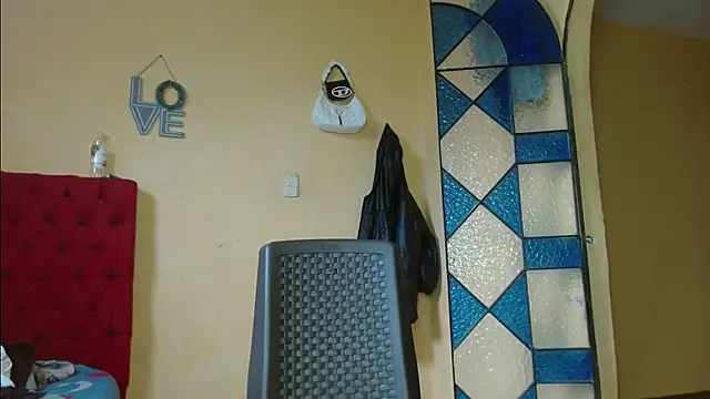 cristinamontiel online show from February 6, 7:18 pm