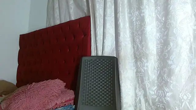 cristinamontiel online show from October 25, 2:24 pm