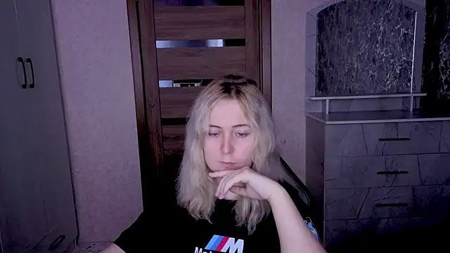 Kristy-Max online show from April 28, 9:31 pm