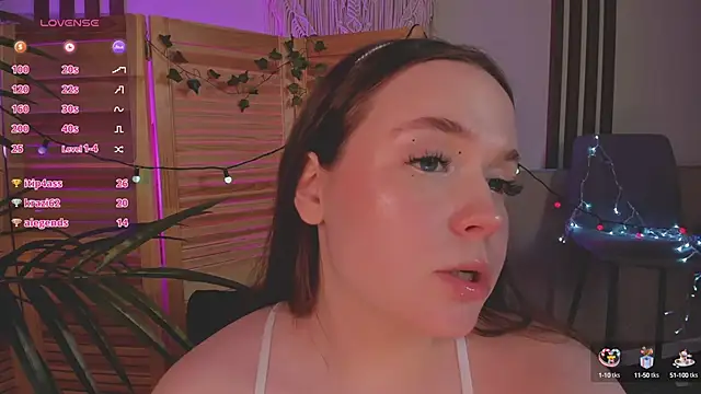 Snapshot of SunnyRisha chatting on December 27, 8:45 am SunnyRisha online show from December 27, 8:45 am