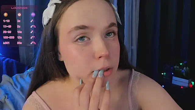 Snapshot of SunnyRisha chatting on February 8, 7:49 pm SunnyRisha online show from February 8, 7:49 pm