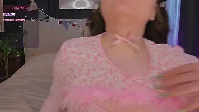 Snapshot of SunnyRisha chatting on February 18, 8:59 am SunnyRisha online show from February 18, 8:59 am