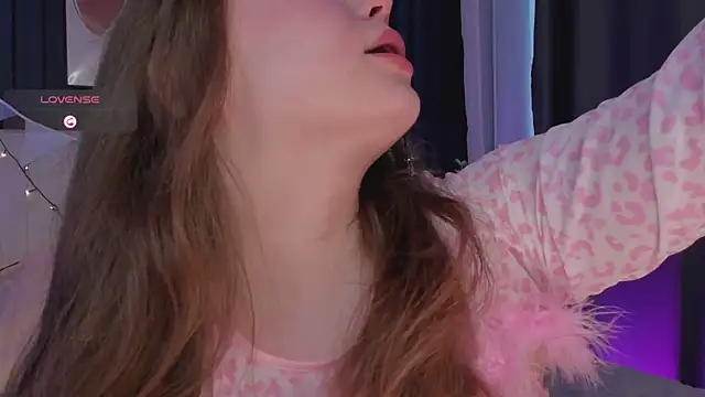 Snapshot of SunnyRisha chatting on February 22, 6:28 am SunnyRisha online show from February 22, 6:28 am