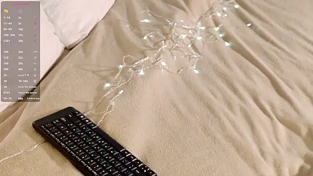 Snapshot of SunnyRisha chatting on October 12, 5:06 am SunnyRisha online show from October 12, 5:06 am