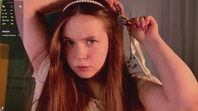 Snapshot of SunnyRisha chatting on October 20, 5:08 am SunnyRisha online show from October 20, 5:08 am