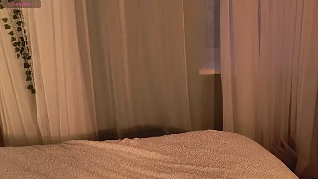 Snapshot of SunnyRisha chatting on October 24, 5:04 am SunnyRisha online show from October 24, 5:04 am