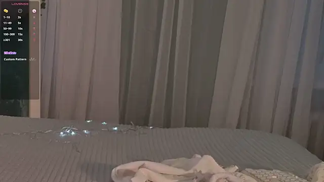 Snapshot of SunnyRisha chatting on October 26, 5:24 am SunnyRisha online show from October 26, 5:24 am