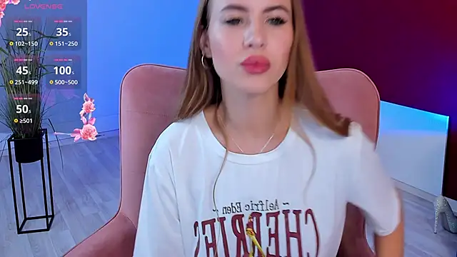 Snapshot of CherieDane chatting on November 12, 1:00 pm CherieDane online show from November 12, 1:00 pm