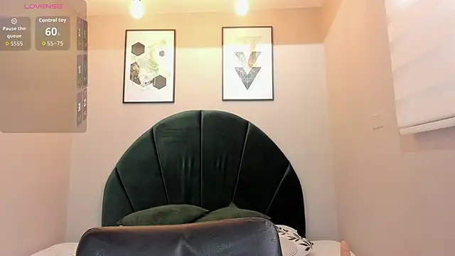 EmilyJireh  online show from August 1, 7:24 pm