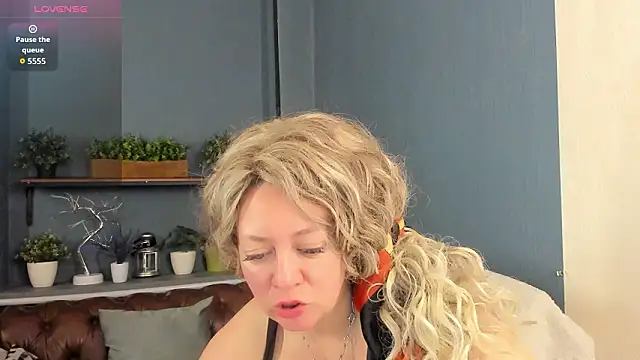 JesiaFoxi online show from March 16, 9:13 am