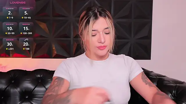 ashleyvalirya online show from January 23, 9:29 pm