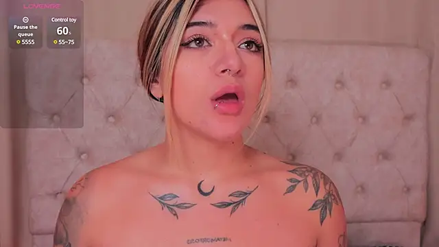 ashleyvalirya online show from January 28, 10:12 am