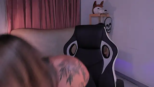 ashleyvalirya online show from October 23, 4:01 am