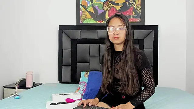 tatiana valencia online show from December 23, 1:45 pm