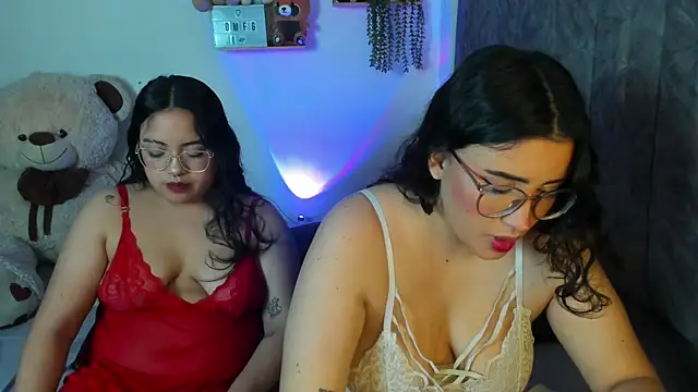 maddie-and-chelsea- online show from November 18, 10:31 am