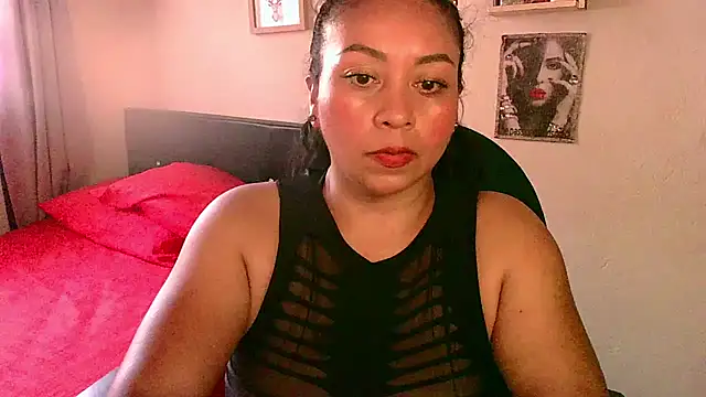 Snapshot of zaray_bella chatting on June 24, 8:52 pm zaray bella online show from June 24, 8:52 pm