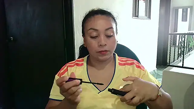Snapshot of zaray_bella chatting on July 7, 5:06 pm zaray bella online show from July 7, 5:06 pm