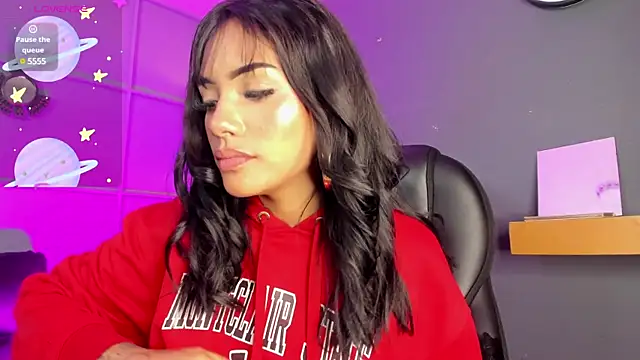 Snapshot of Giovanna_oliveira chatting on January 18, 8:31 am Giovanna oliveira online show from January 18, 8:31 am