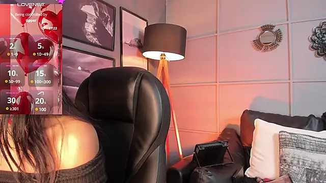 Snapshot of Giovanna_oliveira chatting on February 12, 12:37 am Giovanna oliveira online show from February 12, 12:37 am