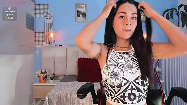 Snapshot of lyzzi_smith01 chatting on December 6, 7:45 pm lyzzi smith01 online show from December 6, 7:45 pm