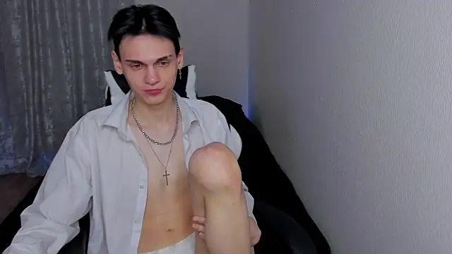 Snapshot of CHERLYBAY chatting on February 16, 9:05 pm CHERLYBAY online show from February 16, 9:05 pm