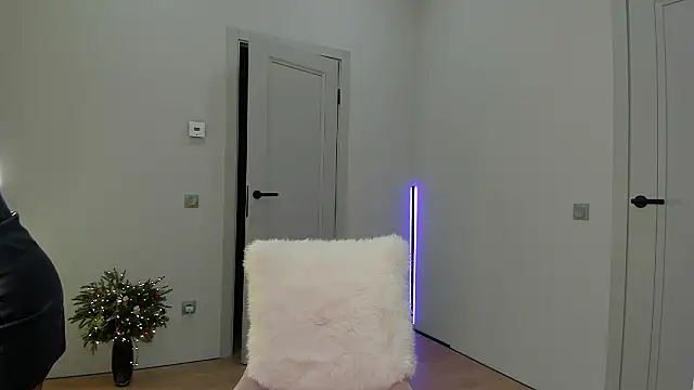 Snapshot of _cometoseeme_ chatting on January 8, 4:42 pm cometoseeme online show from January 8, 4:42 pm