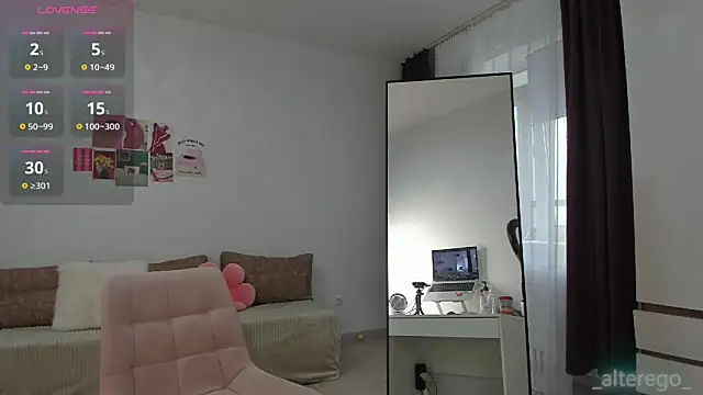 Snapshot of _cometoseeme_ chatting on August 9, 3:17 pm cometoseeme online show from August 9, 3:17 pm