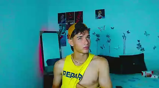 Snapshot of cristofer_988 chatting on February 19, 1:40 am cristofer 988 online show from February 19, 1:40 am