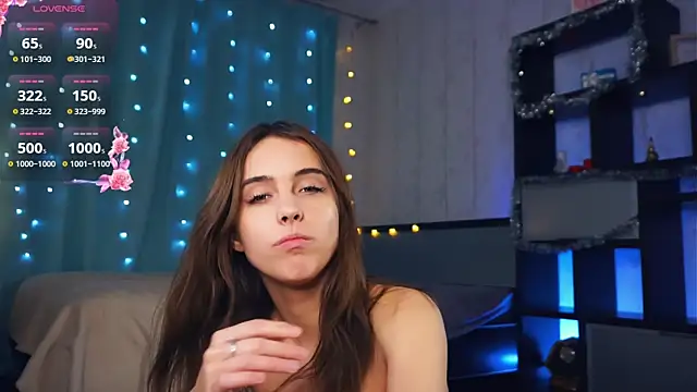 Snapshot of FannyHewson chatting on January 19, 2:57 am FannyHewson online show from January 19, 2:57 am