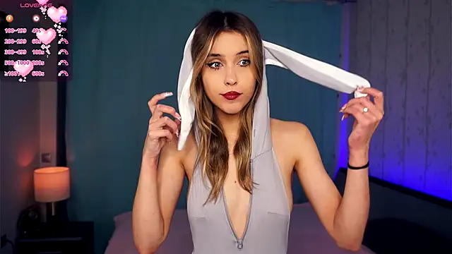 Snapshot of FannyHewson chatting on November 11, 7:47 pm FannyHewson online show from November 11, 7:47 pm