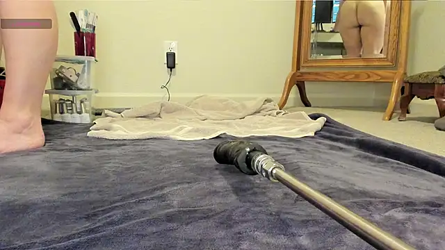 Peaches N Kreme online show from November 9, 5:50 am